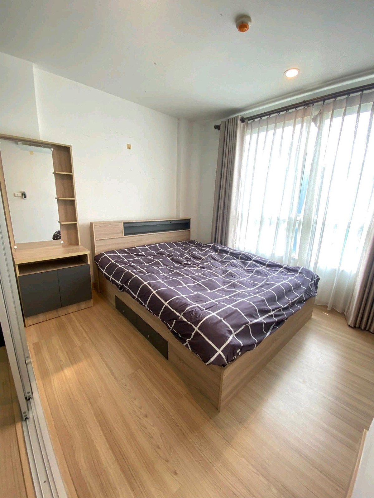 ให้เช่าคอนโดเสรีไทย-นิด้า : ใกล้รถไฟฟ้า MRT Orange Line
ทำเลดี ใกล้ปากซอยเสรีไทย 81/2 ใกล้ สวนสยาม ห้องสวย เฟอร์นิเจอร์ครบ พร้อมเข้าอยู่ได้เลย