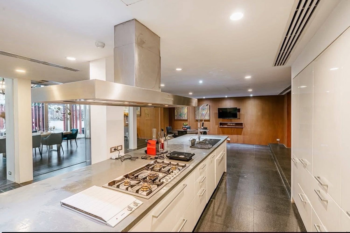 For RentHouseSukhumvit, Asoke, Thonglor : Luxury Private Pool House for Rent in Sukhumvit Near BTS Asok and BTS Phrom Phong Large Land Plot 300 sq.w