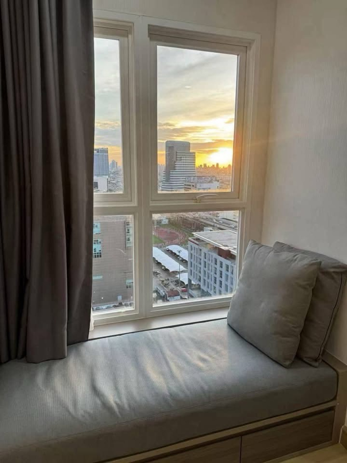 For RentCondoRamkhamhaeng, Hua Mak : 35,000 baht / month (negotiable)