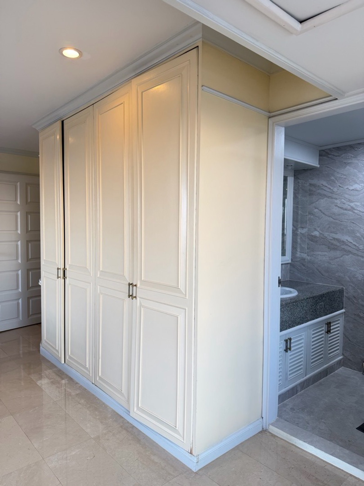 ขายคอนโดพัฒนาการ ศรีนครินทร์ : ฟลอร่าวิลล์ พัฒนาการ คอนโดห้องมุม 122 ตร.ม. ราคาไม่ถึง 6 ล้าน ในกรุงเทพ…ยังมีอยู่จริง