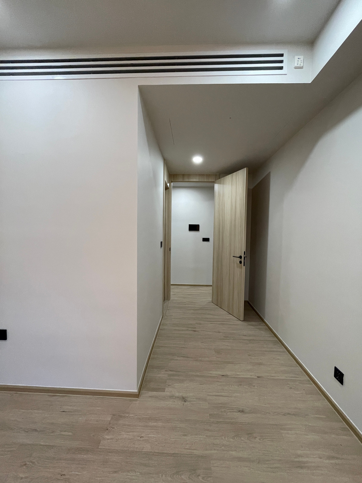 ขายคอนโดอารีย์ อนุสาวรีย์ : [ขายด่วน!] Penthouse ระดับ Rare Item ใจกลางอารีย์ @Aritier Ari | 99 ตร.ม. ที่จอดรถ 150% สัมผัสชีวิตเหนือระดับบนทำเลศักยภาพ "อารีย์สัมพันธ์ 7" ในราคาที่คุ้มค่าที่สุด!