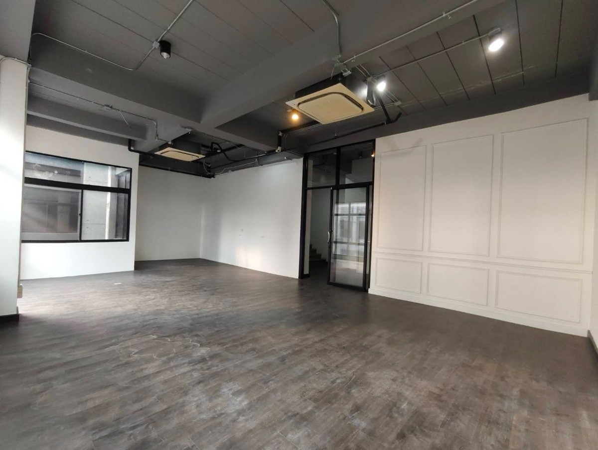 For RentShop HouseRamkhamhaeng, Hua Mak : Modern Loft BUSINESS TOWN Commercial Building @ Town in Town - Sriwara Road - Wang Thonglang - Bangkok