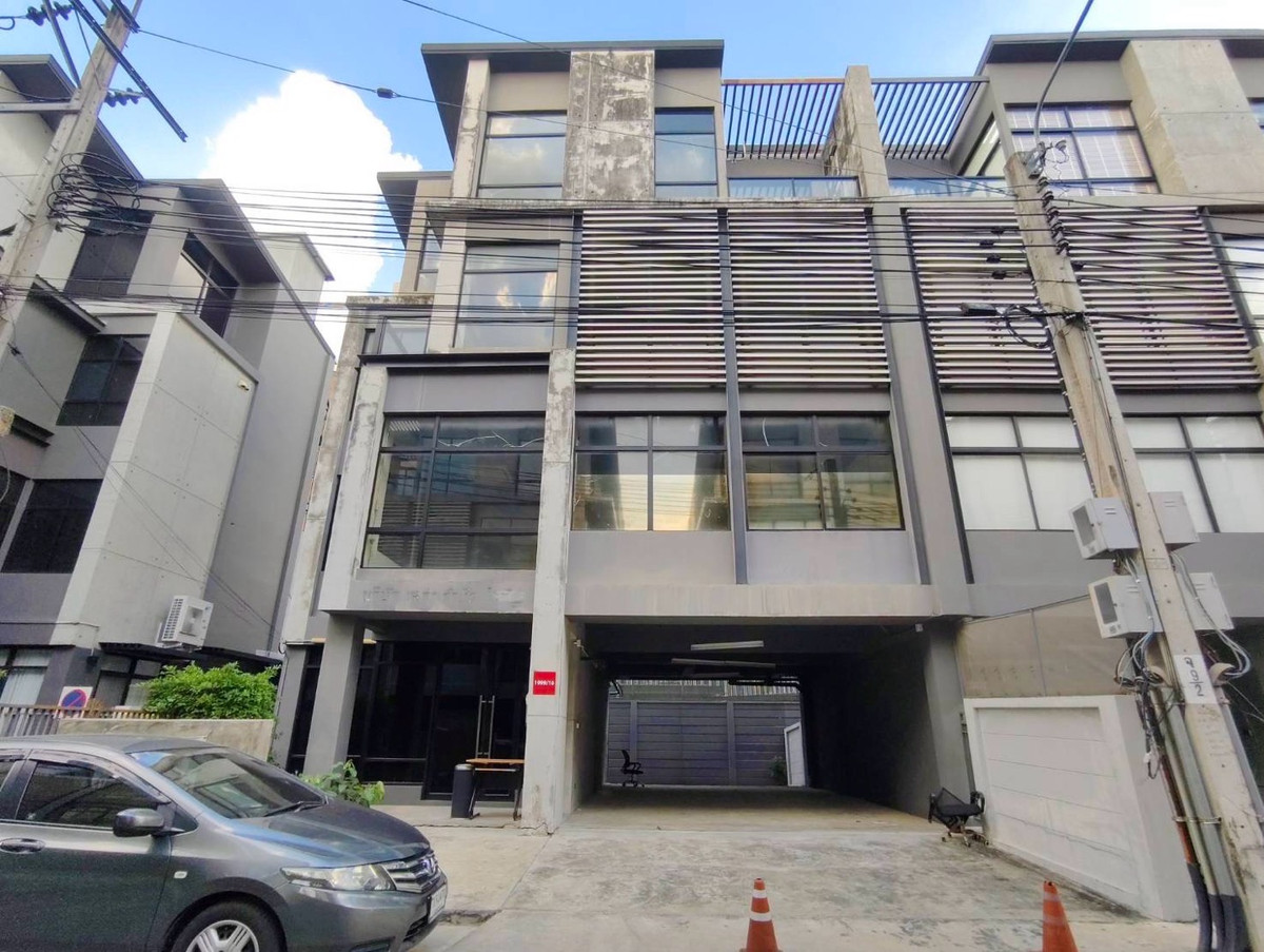 For RentShop HouseRamkhamhaeng, Hua Mak : Modern Loft BUSINESS TOWN Commercial Building @ Town in Town - Sriwara Road - Wang Thonglang - Bangkok
