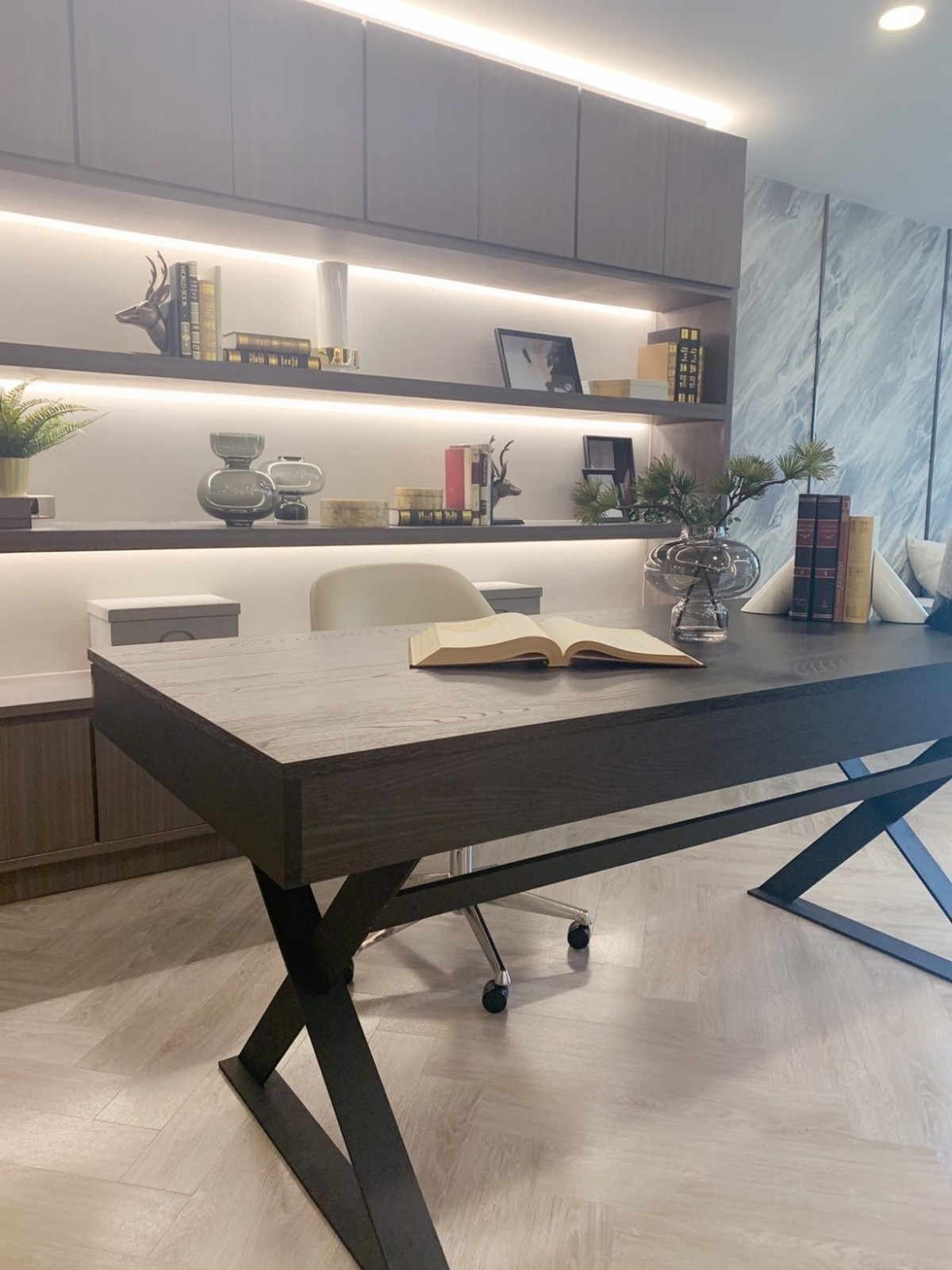 For SaleCondoSukhumvit, Asoke, Thonglor : Best price!! Newly renovated ✨President Park Sukhumvit 24✨3 beds 3 baths, Size 223 sqm., near BTS / MRT Phromphong (1.1 km) Tel.0982645161 