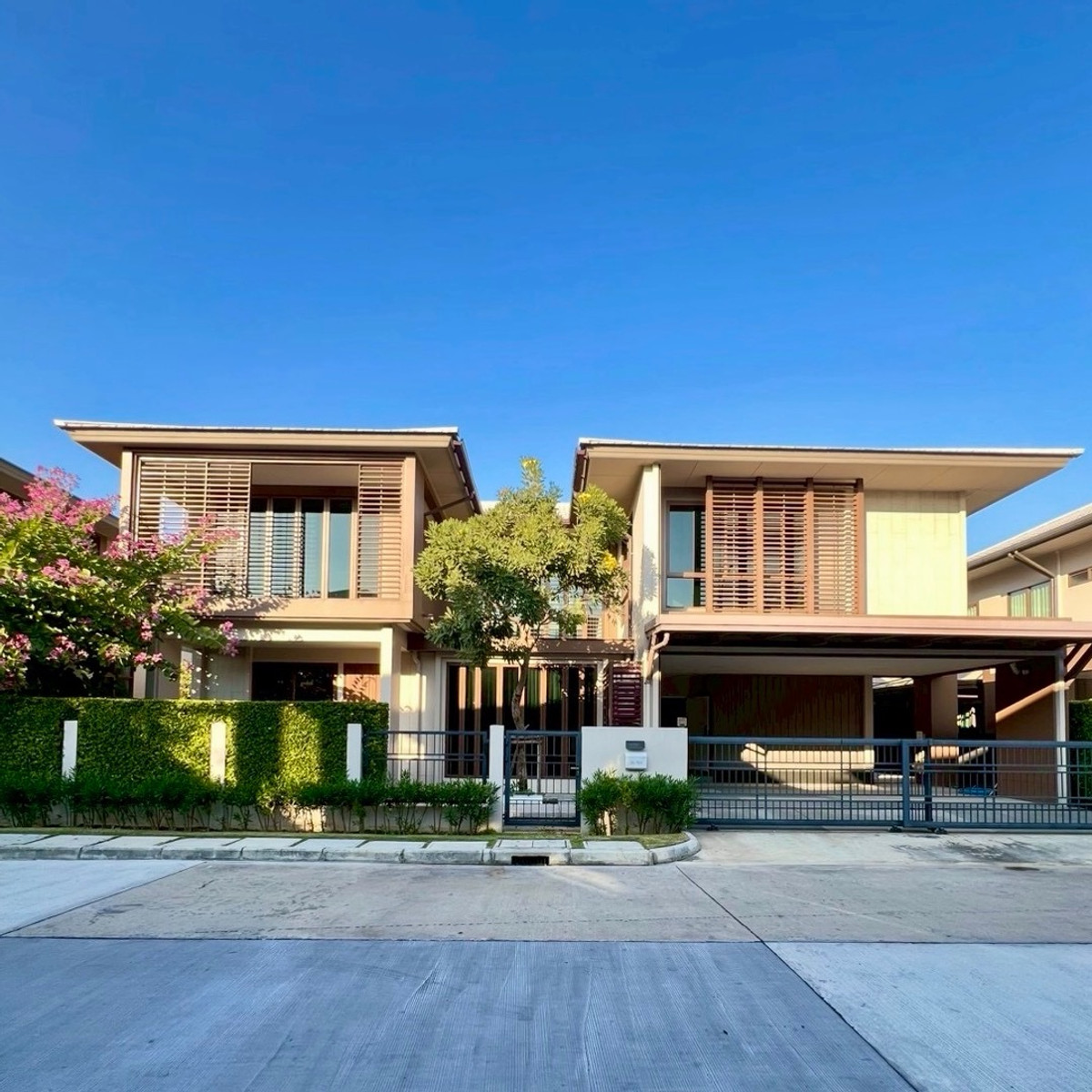 ขายบ้านพัฒนาการ ศรีนครินทร์ : ขายด่วน เจ้าของรีบปล่อย Burasiri Krungthep Kreetha บ้านเดี่ยว 2 ชั้น แต่งสวย 