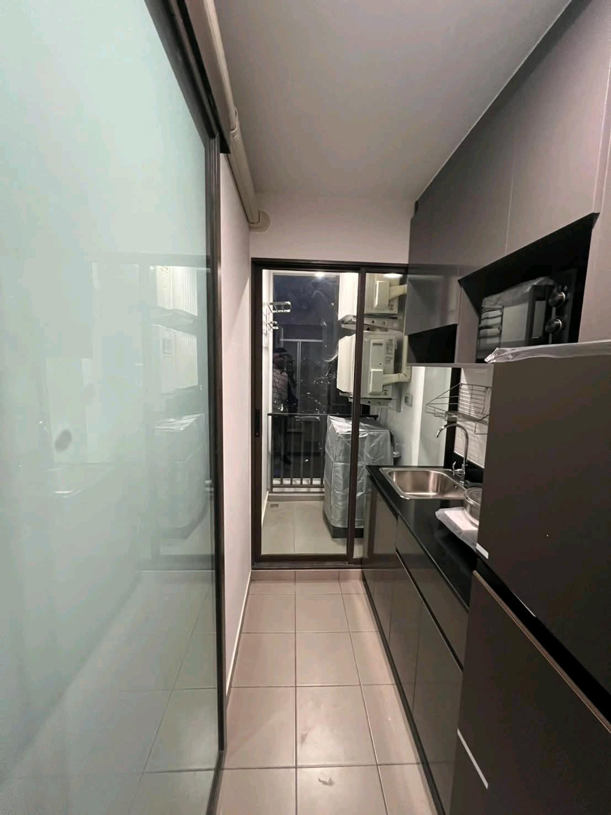 For RentCondoThaphra, Talat Phlu, Wutthakat : New project, first-hand room just released for rent near Bts Wutthakat. If interested, please make an appointment to see the room.