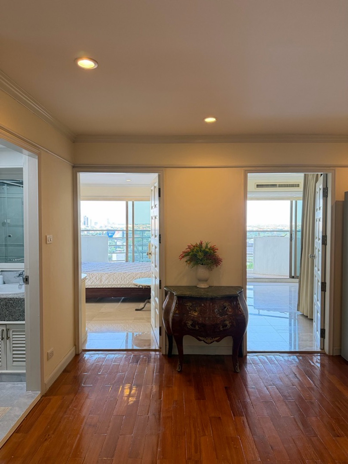 ขายคอนโดพัฒนาการ ศรีนครินทร์ : ฟลอร่าวิลล์ พัฒนาการ คอนโดห้องมุม 122 ตร.ม. ราคาไม่ถึง 6 ล้าน ในกรุงเทพ…ยังมีอยู่จริง