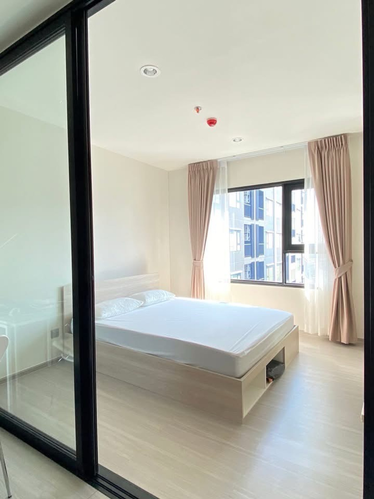 For RentCondoSamut Prakan,Samrong : 14,000 baht / month (direct customer)