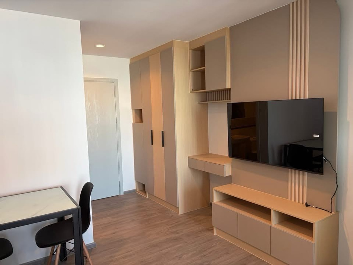 For RentCondoRama9, Petchburi, RCA : 🏢 For rent Ideo Mobi Rama 9 (Ideo Mobi Rama 9)
✨ Beautiful room, ready to move in, very good location.

🚆 Near MRT Rama 9, just 2 minutes.

💰 Rent 16,500 baht / month
