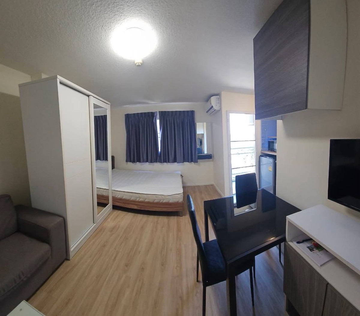 For RentCondoLadkrabang, Suwannaphum Airport : For rent: Lumpini Condo Town Romklao-Suvarnabhumi.