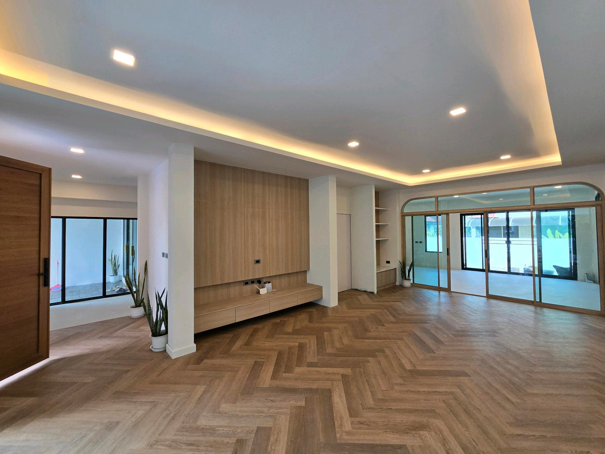 For SaleHome OfficePathum Thani,Rangsit, Thammasat : 🏡 Home office 8 parking spaces, renovated + new extension of the whole house, near Rangsit University 📌