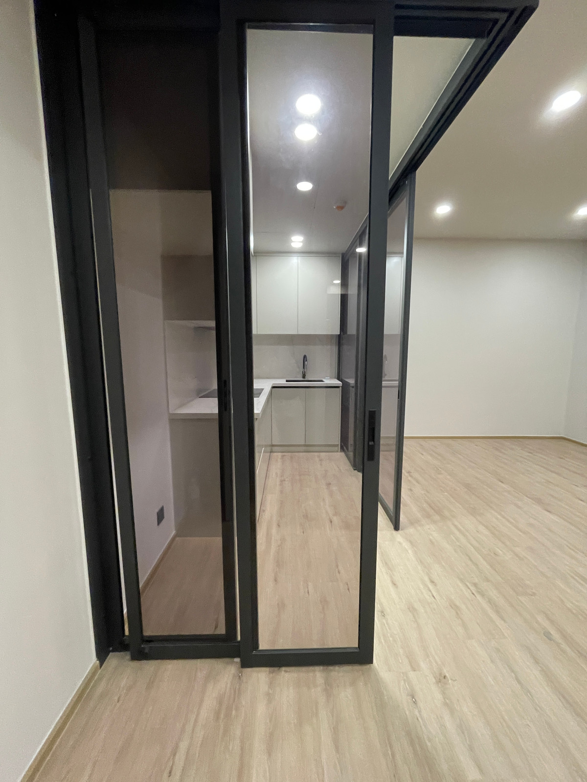 ขายคอนโดอารีย์ อนุสาวรีย์ : [ขายด่วน!] Penthouse ระดับ Rare Item ใจกลางอารีย์ @Aritier Ari | 99 ตร.ม. ที่จอดรถ 150% สัมผัสชีวิตเหนือระดับบนทำเลศักยภาพ "อารีย์สัมพันธ์ 7" ในราคาที่คุ้มค่าที่สุด!