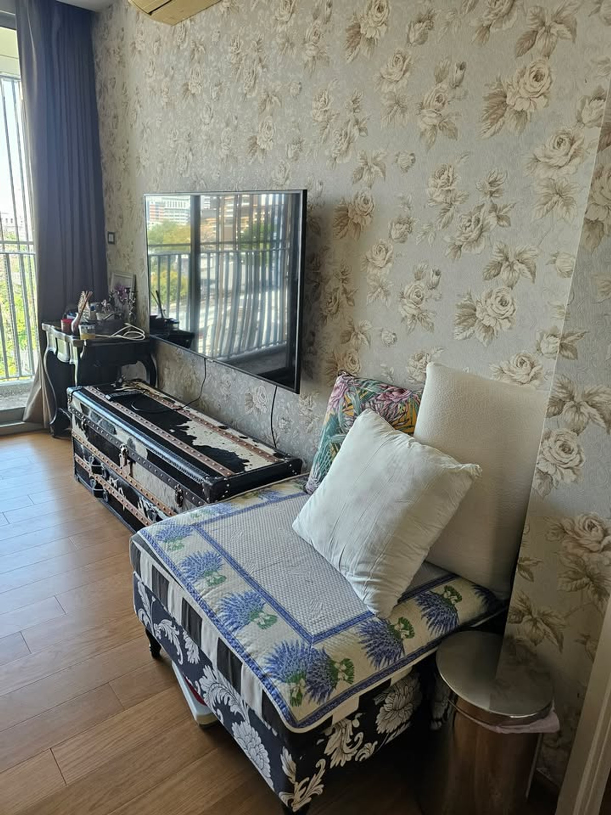 ให้เช่าคอนโดสุขุมวิท อโศก ทองหล่อ : ให้เช่าคอนโด VIA 31 สุขุมวิท 31 (38 ตร.ม.) 1 นอน 1 น้ำ พร้อมอยู่