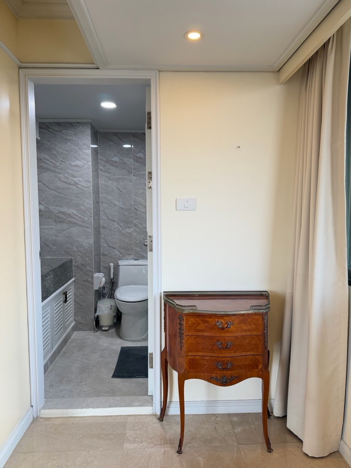 ขายคอนโดพัฒนาการ ศรีนครินทร์ : ฟลอร่าวิลล์ พัฒนาการ คอนโดห้องมุม 122 ตร.ม. ราคาไม่ถึง 6 ล้าน ในกรุงเทพ…ยังมีอยู่จริง