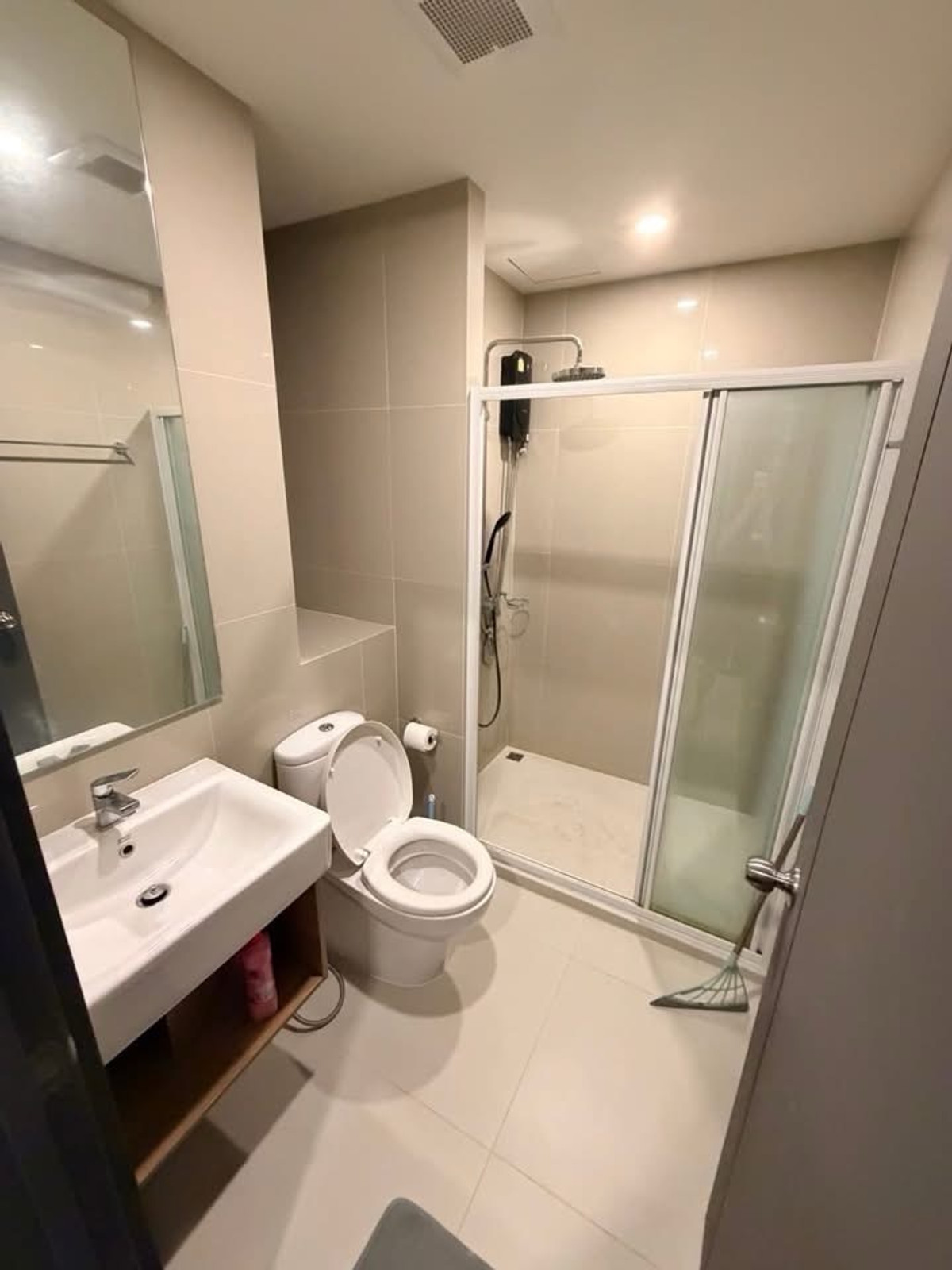 For RentCondoOnnut, Udomsuk : 🏢 For rent Elio Del Nest (Elio Del Nest)
(F6902027) 
✨ Corner room, pool view, good atmosphere, fully furnished, ready to move in.

💰 Rent 16,000 baht / month