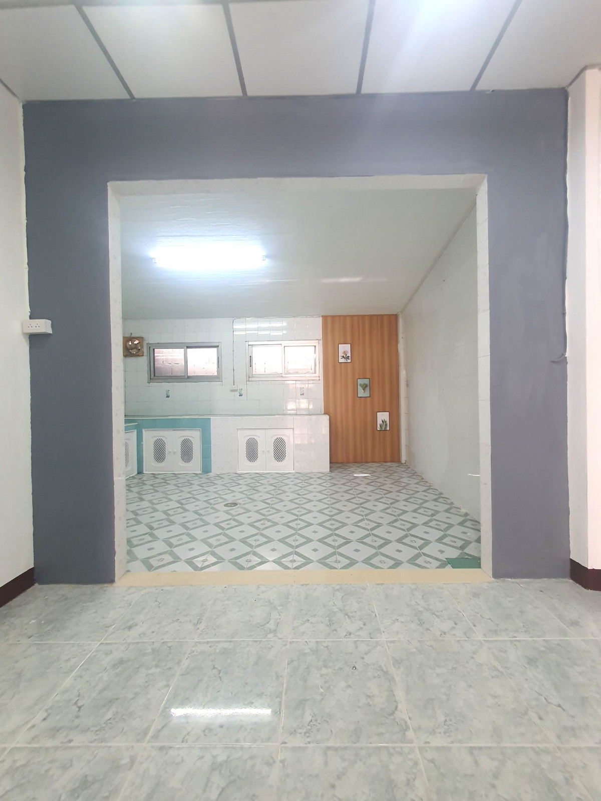 ขายทาวน์โฮมมีนบุรี-ร่มเกล้า : ขายทาวน์เฮ้าส์ หมู่บ้านรุ่งกิจวิลล่า11 รีโนเวทใหม่ทั้งหลัง ราคาถูก ฟรีโอน !  