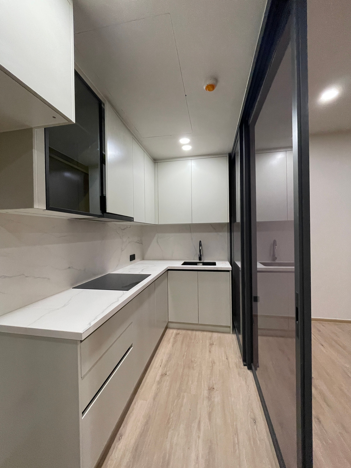 ขายคอนโดอารีย์ อนุสาวรีย์ : [ขายด่วน!] Penthouse ระดับ Rare Item ใจกลางอารีย์ @Aritier Ari | 99 ตร.ม. ที่จอดรถ 150% สัมผัสชีวิตเหนือระดับบนทำเลศักยภาพ "อารีย์สัมพันธ์ 7" ในราคาที่คุ้มค่าที่สุด!