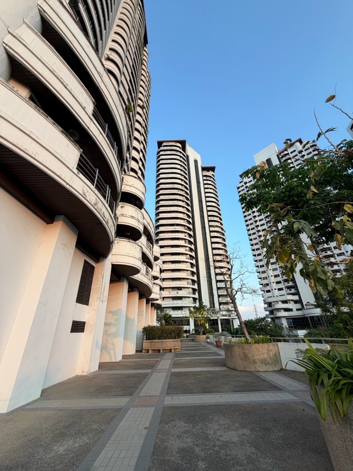 ขายคอนโดพัฒนาการ ศรีนครินทร์ : ฟลอร่าวิลล์ พัฒนาการ คอนโดห้องมุม 122 ตร.ม. ราคาไม่ถึง 6 ล้าน ในกรุงเทพ…ยังมีอยู่จริง