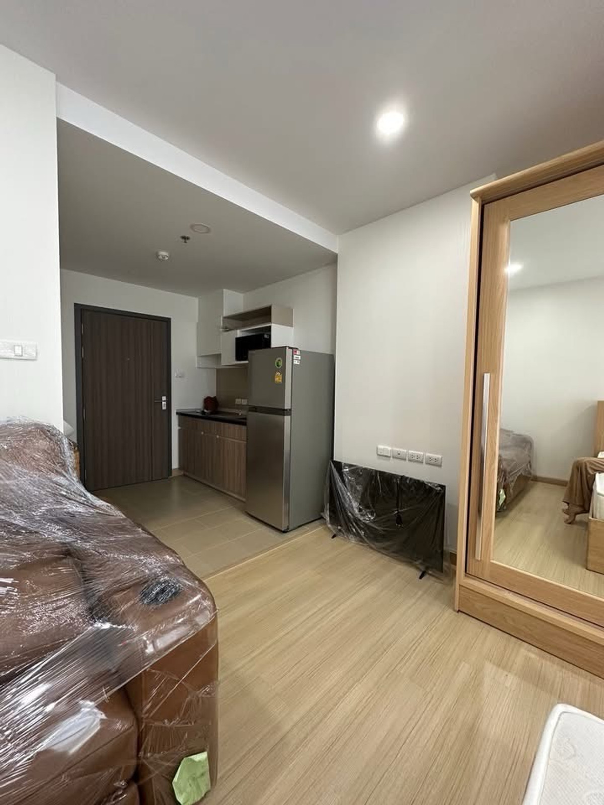 For RentCondoRamkhamhaeng, Hua Mak : 🏢 For rent Supalai Veranda Ramkhamhaeng
(G6902006) 
🚆 Next to MRT SAT, convenient travel, can enter - exit 2 ways (Ramkhamhaeng / Hua Mak)

• 1 year contract: 11,500 baht / month