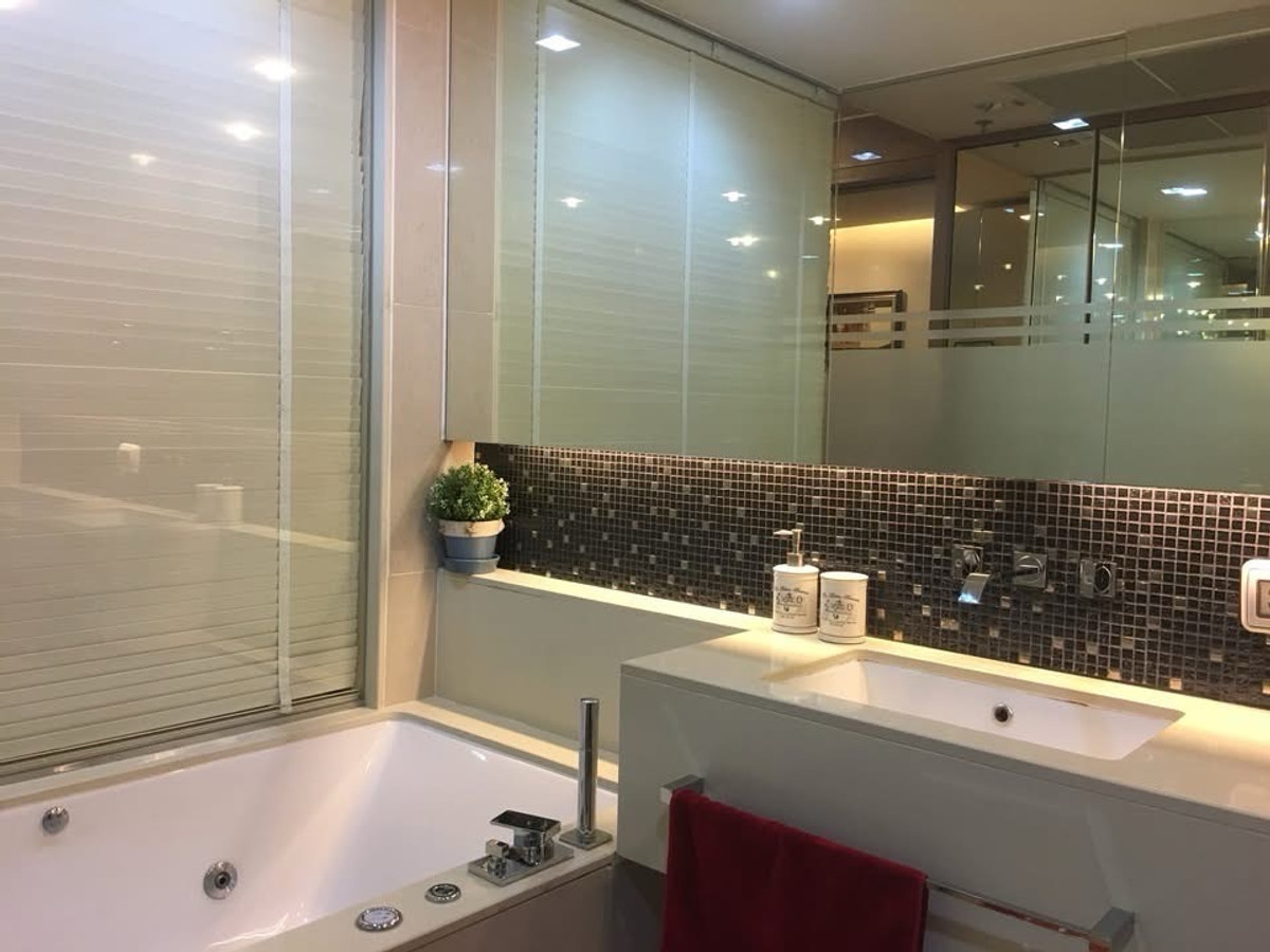 For RentCondoSathorn, Narathiwat : 🏢 For rent The Address Sathorn (The Address Sathorn)
(D6902027) 
Condo, good location, in the heart of Sathorn, near BTS, beautiful room, fully furnished, ready to move in.
💰 Rent 30,000 baht / month