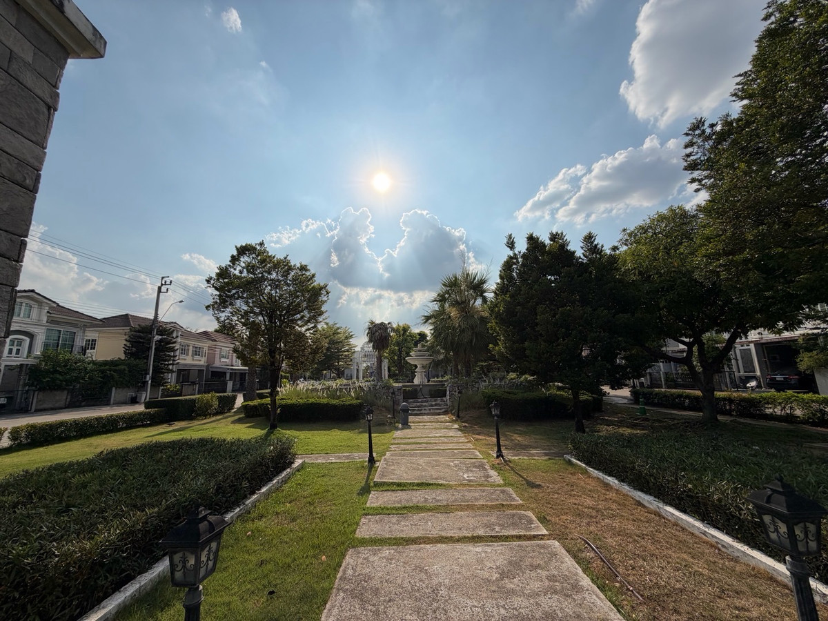 ขายโชคชัย4 ลาดพร้าว71 : โกลเด้น ทาวน์ ลาดพร้าว-เกษตรนวมินทร์ บ้านแฝด 4 ห้องนอน ในโซนนวมินทร์ ราคาไม่ถึง 7 ล้าน…ตอนนี้ยังมีอยู่จริง