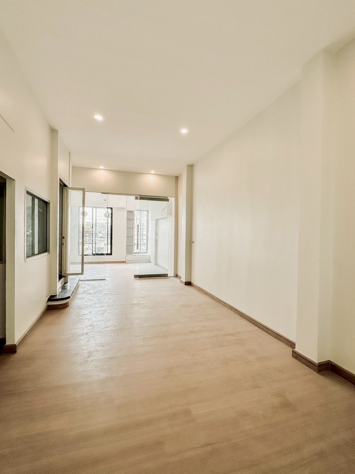 For SaleHome OfficeKaset Nawamin,Ladplakao : Baan Klang Muang Rama 9 - Lat Phrao Home Office, next to the main road, along Ekamai-Ramindra Expressway, prime location near CDC, newly renovated, start business immediately.