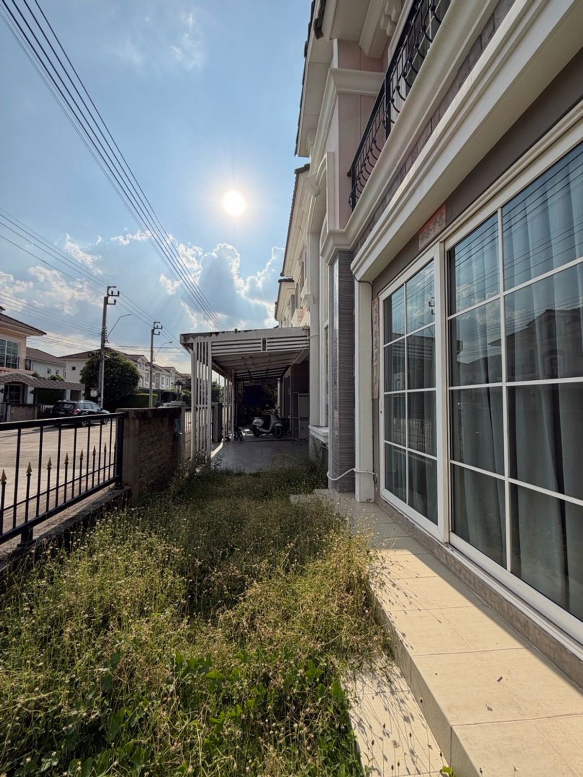 ขายโชคชัย4 ลาดพร้าว71 : โกลเด้น ทาวน์ ลาดพร้าว-เกษตรนวมินทร์ บ้านแฝด 4 ห้องนอน ในโซนนวมินทร์ ราคาไม่ถึง 7 ล้าน…ตอนนี้ยังมีอยู่จริง