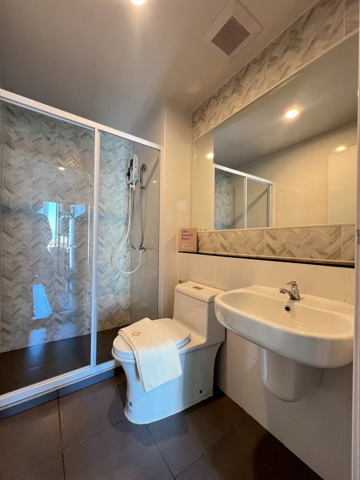 For RentCondoThaphra, Talat Phlu, Wutthakat : ⭐️ Regent Home Wutthakat ⭐️ Room size 26 sq m. Well decorated, very beautiful room. Complete electrical appliances