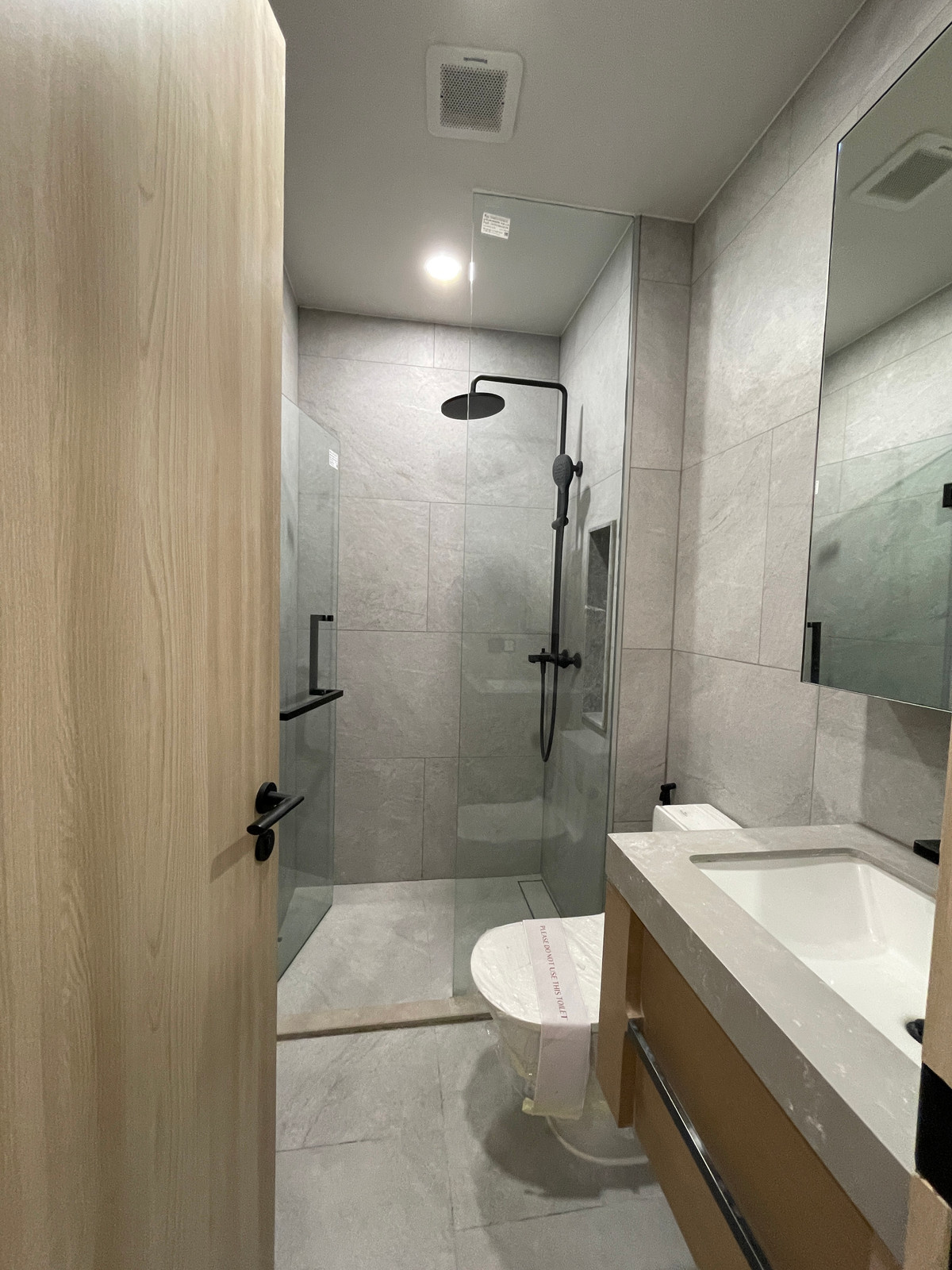 ขายคอนโดอารีย์ อนุสาวรีย์ : [ขายด่วน!] Penthouse ระดับ Rare Item ใจกลางอารีย์ @Aritier Ari | 99 ตร.ม. ที่จอดรถ 150% สัมผัสชีวิตเหนือระดับบนทำเลศักยภาพ "อารีย์สัมพันธ์ 7" ในราคาที่คุ้มค่าที่สุด!