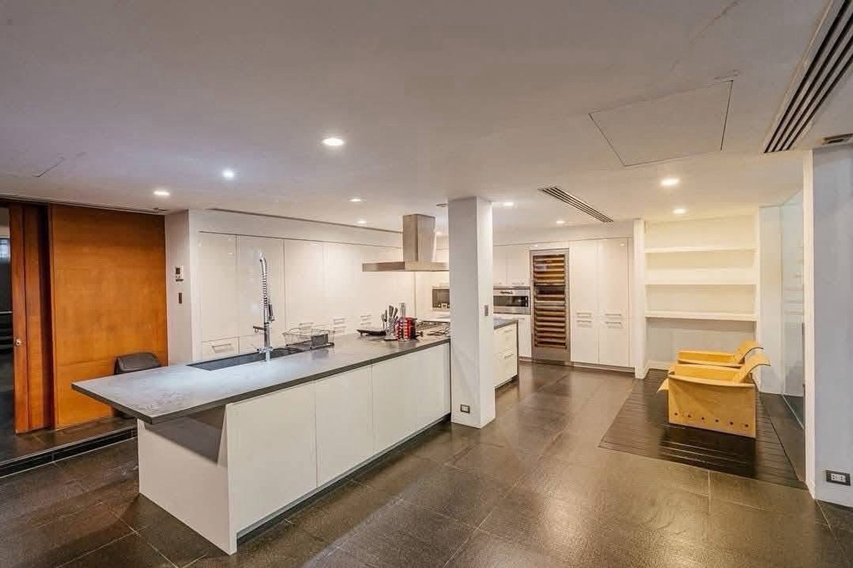 For RentHouseSukhumvit, Asoke, Thonglor : Luxury Private Pool House for Rent in Sukhumvit Near BTS Asok and BTS Phrom Phong Large Land Plot 300 sq.w