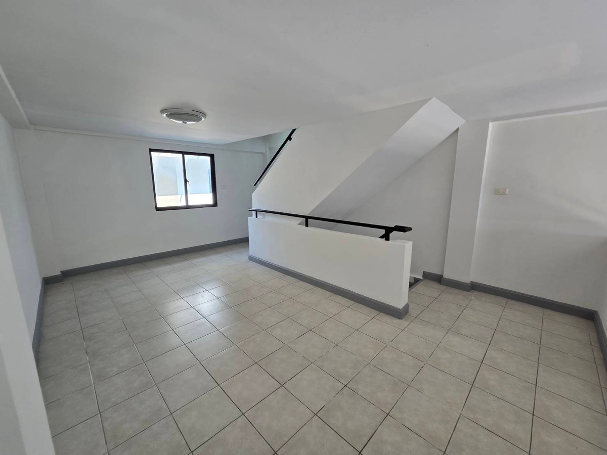 ขายอาคารพาณิชย์นวมินทร์ รามอินทรา :  อาคารพาณิชย์ เดอะวิลเลจ ปัญญา-อินทรา The Village Panya-Intra รีโนเวทใหม่ ใกล้ซาฟารีเวิลด์