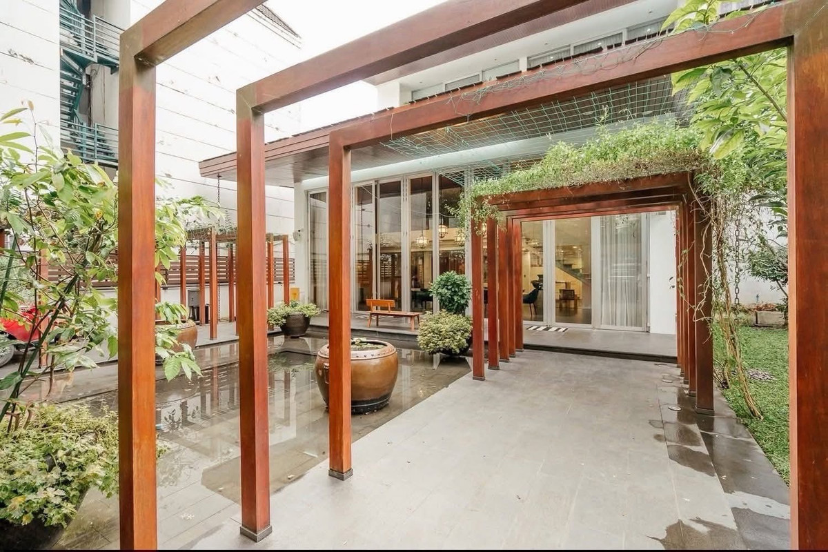 For RentHouseSukhumvit, Asoke, Thonglor : Luxury Private Pool House for Rent in Sukhumvit Near BTS Asok and BTS Phrom Phong Large Land Plot 300 sq.w