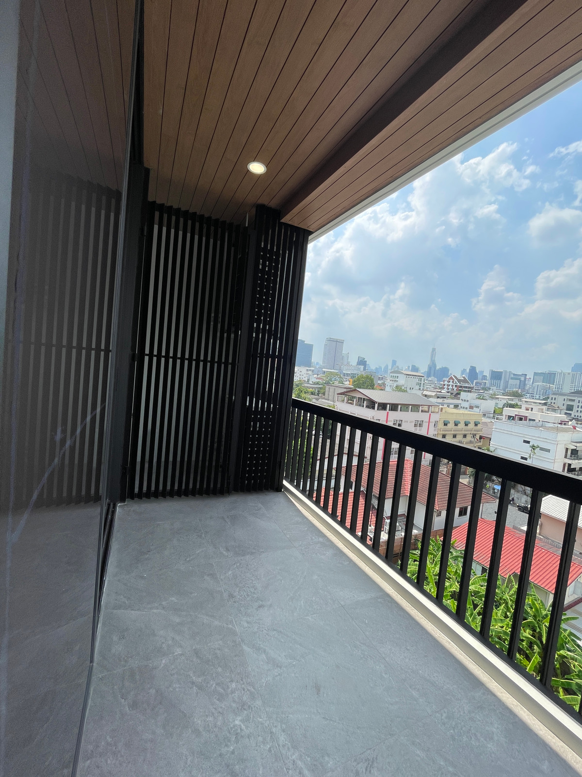 ขายคอนโดอารีย์ อนุสาวรีย์ : [ขายด่วน!] Penthouse ระดับ Rare Item ใจกลางอารีย์ @Aritier Ari | 99 ตร.ม. ที่จอดรถ 150% สัมผัสชีวิตเหนือระดับบนทำเลศักยภาพ "อารีย์สัมพันธ์ 7" ในราคาที่คุ้มค่าที่สุด!