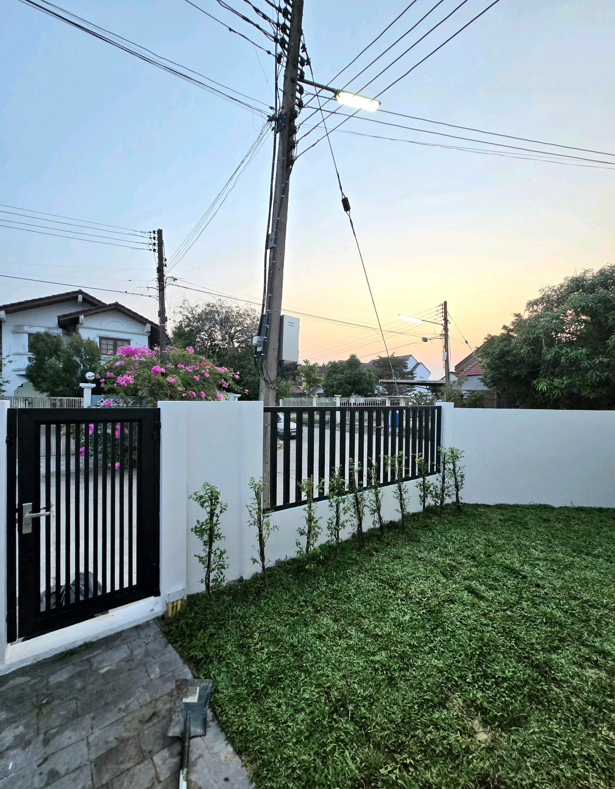 For SaleHome OfficePathum Thani,Rangsit, Thammasat : 🏡 Home office 8 parking spaces, renovated + new extension of the whole house, near Rangsit University 📌