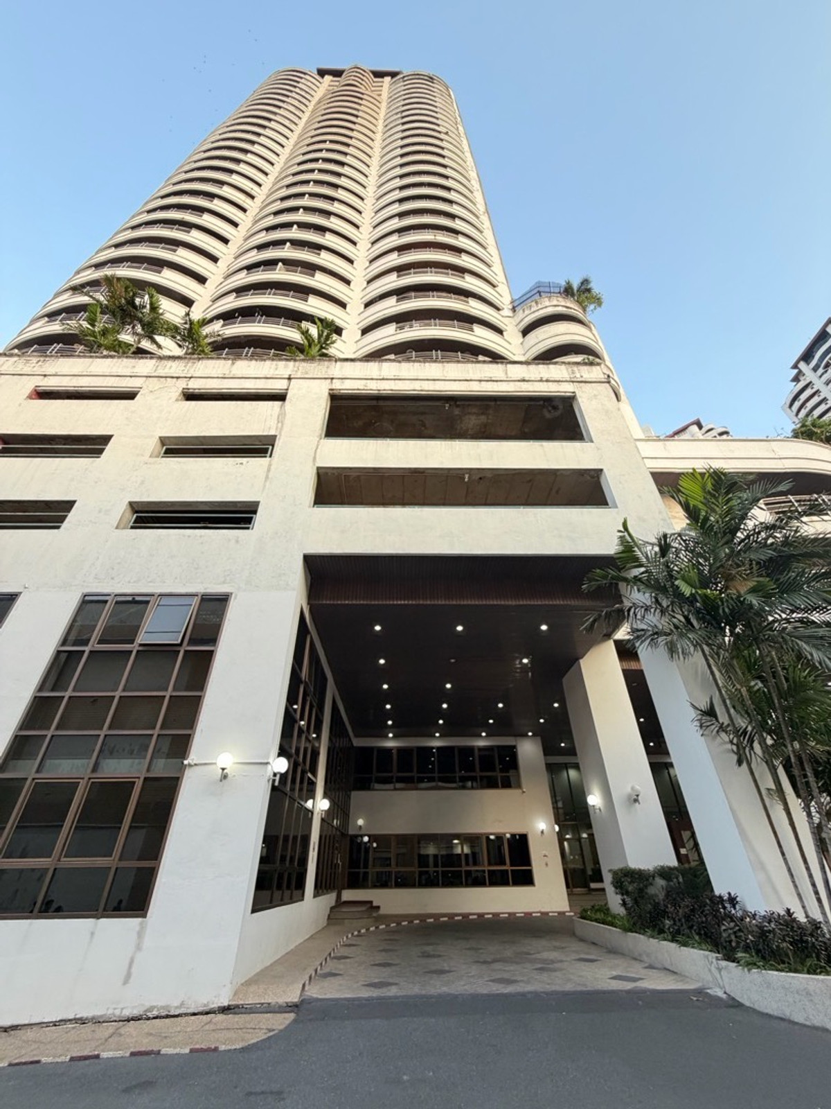 ขายคอนโดพัฒนาการ ศรีนครินทร์ : ฟลอร่าวิลล์ พัฒนาการ คอนโดห้องมุม 122 ตร.ม. ราคาไม่ถึง 6 ล้าน ในกรุงเทพ…ยังมีอยู่จริง