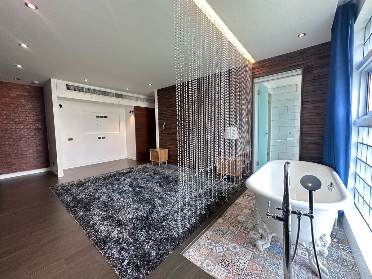 For SaleCondoOnnut, Udomsuk : 4 bedrooms for sale, price 25.7 MB, pets allowed. 
Call 0808144488