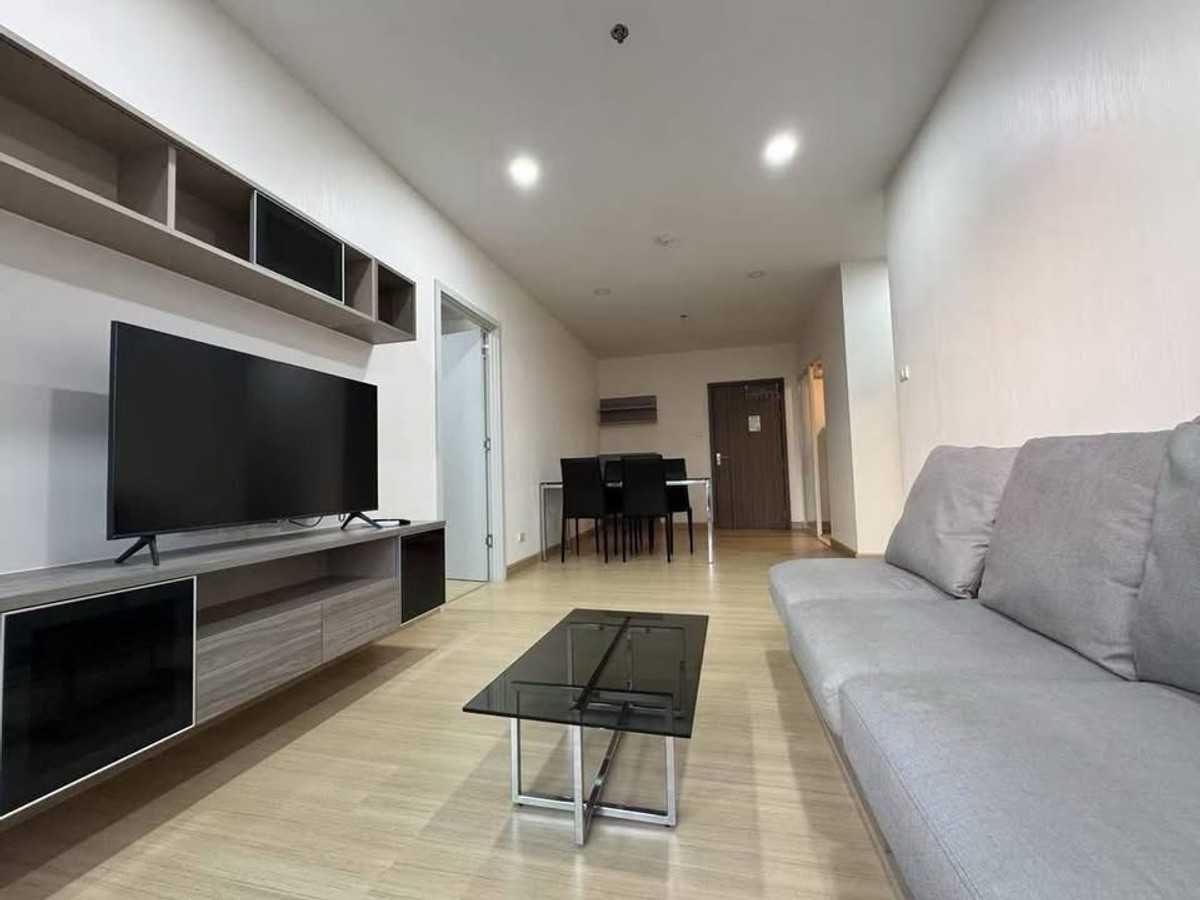 For RentCondoRamkhamhaeng, Hua Mak : 35,000 baht / month (negotiable)