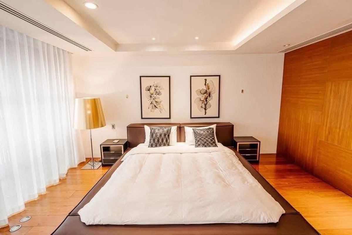 For RentHouseSukhumvit, Asoke, Thonglor : Luxury Private Pool House for Rent in Sukhumvit Near BTS Asok and BTS Phrom Phong Large Land Plot 300 sq.w