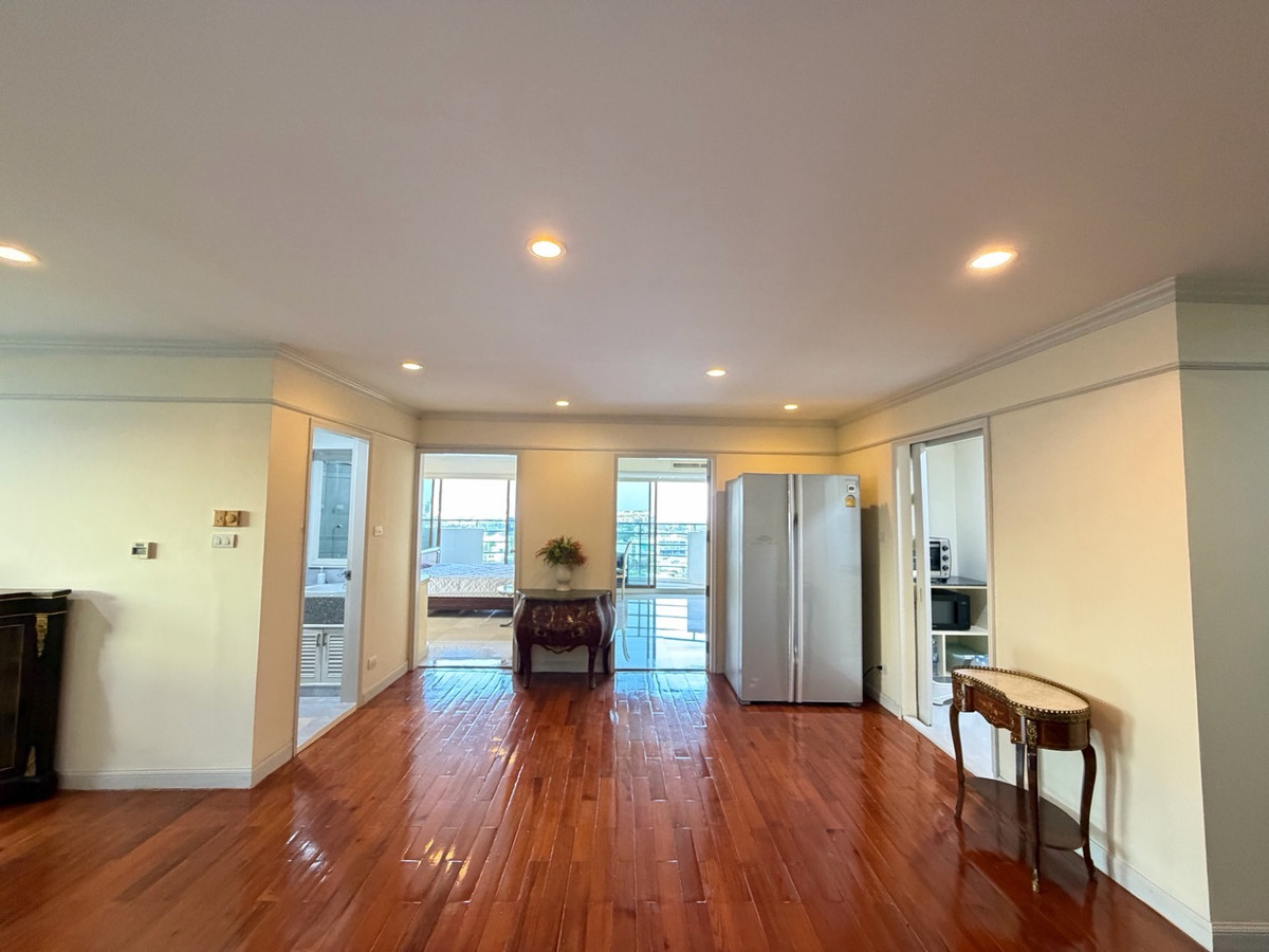 ขายคอนโดพัฒนาการ ศรีนครินทร์ : ฟลอร่าวิลล์ พัฒนาการ คอนโดห้องมุม 122 ตร.ม. ราคาไม่ถึง 6 ล้าน ในกรุงเทพ…ยังมีอยู่จริง