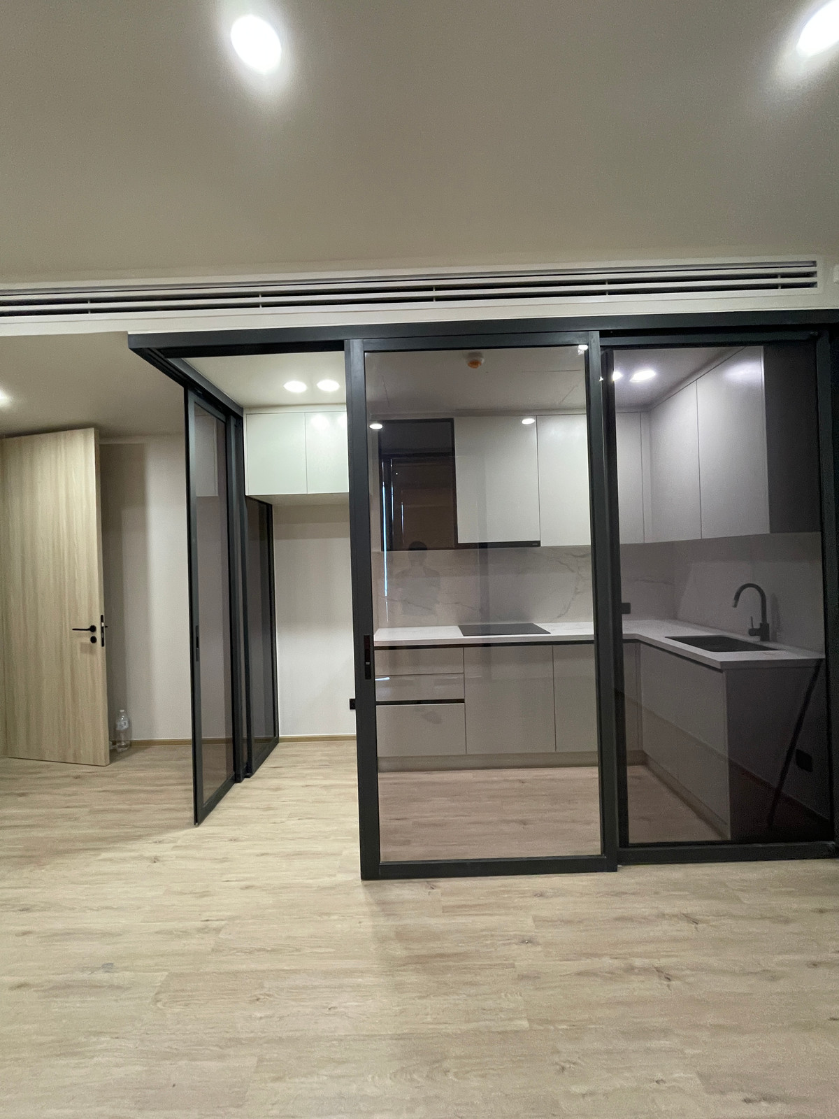 ขายคอนโดอารีย์ อนุสาวรีย์ : [ขายด่วน!] Penthouse ระดับ Rare Item ใจกลางอารีย์ @Aritier Ari | 99 ตร.ม. ที่จอดรถ 150% สัมผัสชีวิตเหนือระดับบนทำเลศักยภาพ "อารีย์สัมพันธ์ 7" ในราคาที่คุ้มค่าที่สุด!