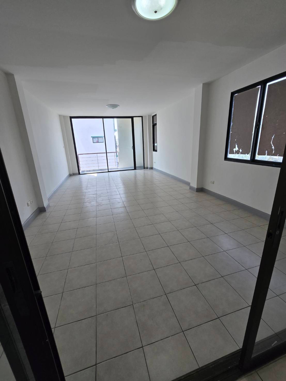 ขายอาคารพาณิชย์นวมินทร์ รามอินทรา :  อาคารพาณิชย์ เดอะวิลเลจ ปัญญา-อินทรา The Village Panya-Intra รีโนเวทใหม่ ใกล้ซาฟารีเวิลด์