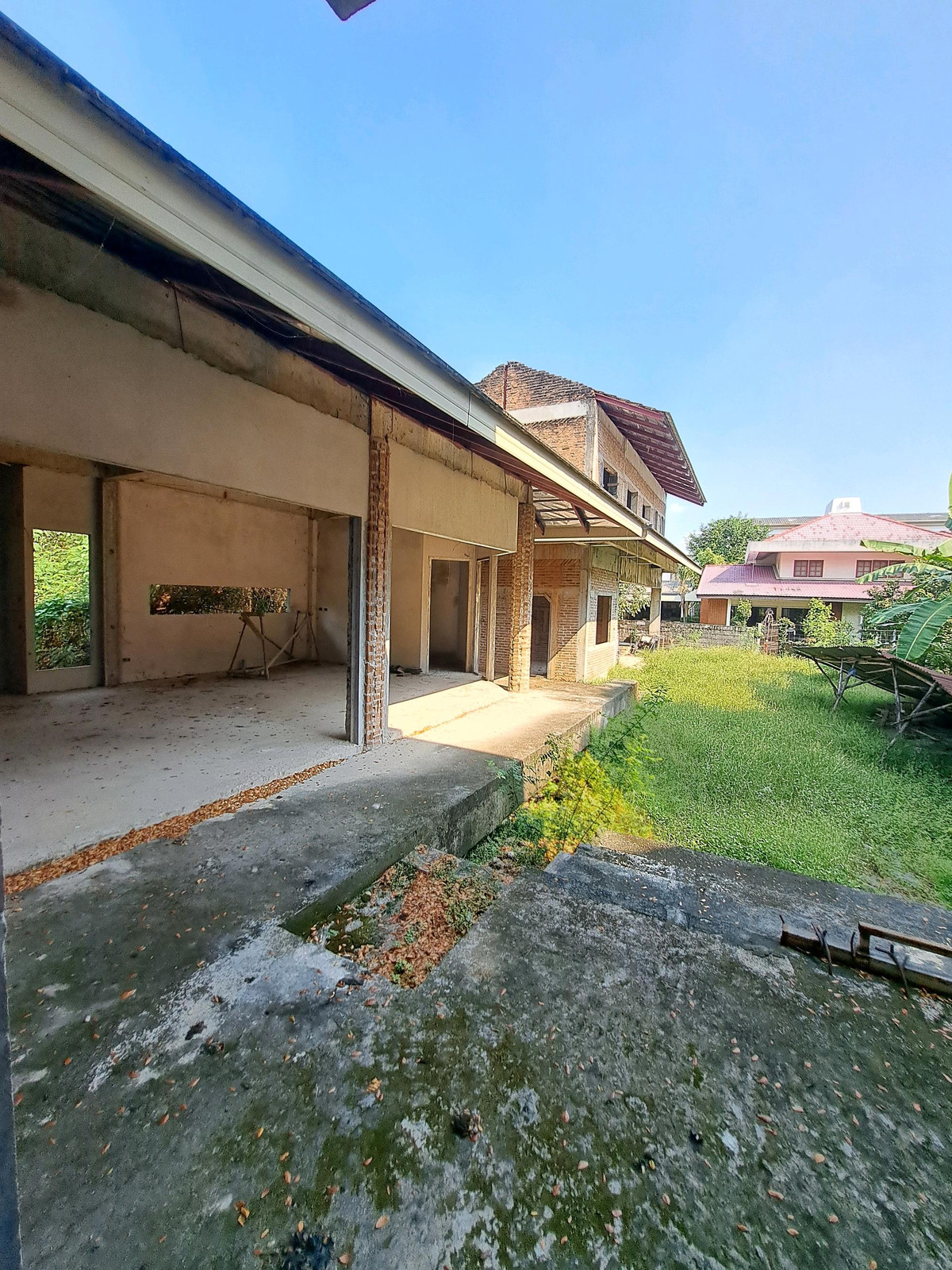 For SaleHouseRama9, Petchburi, RCA : Semi-finished house structure for sale Rama 9 location