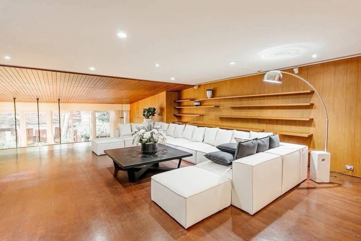 For RentHouseSukhumvit, Asoke, Thonglor : Luxury Private Pool House for Rent in Sukhumvit Near BTS Asok and BTS Phrom Phong Large Land Plot 300 sq.w