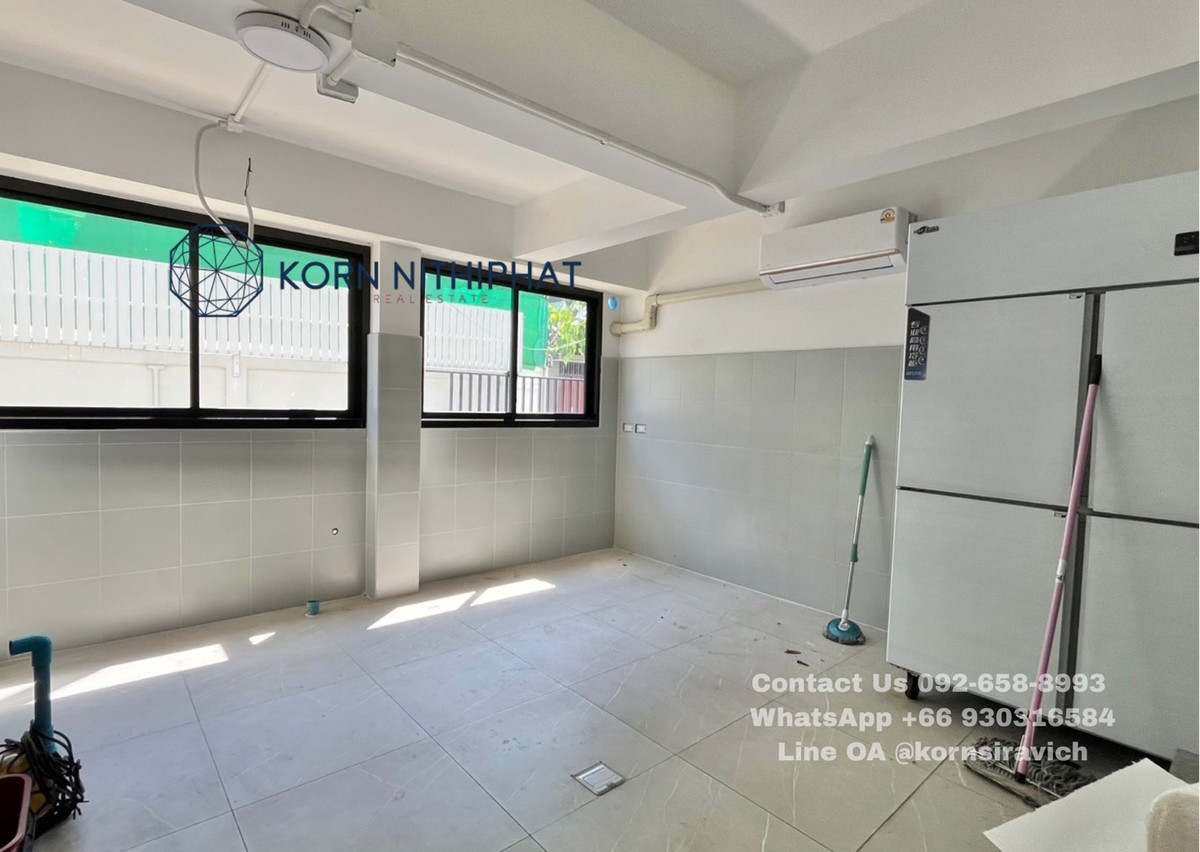 For RentHome OfficeSukhumvit, Asoke, Thonglor : HOME OFFICE Pridi Banomyong - Ekkamai Sukhumvit has both storefronts, residences, and company offices.