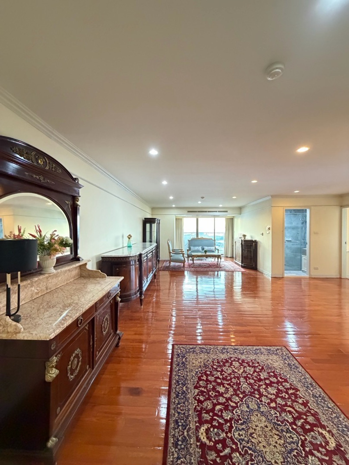 ขายคอนโดพัฒนาการ ศรีนครินทร์ : ฟลอร่าวิลล์ พัฒนาการ คอนโดห้องมุม 122 ตร.ม. ราคาไม่ถึง 6 ล้าน ในกรุงเทพ…ยังมีอยู่จริง