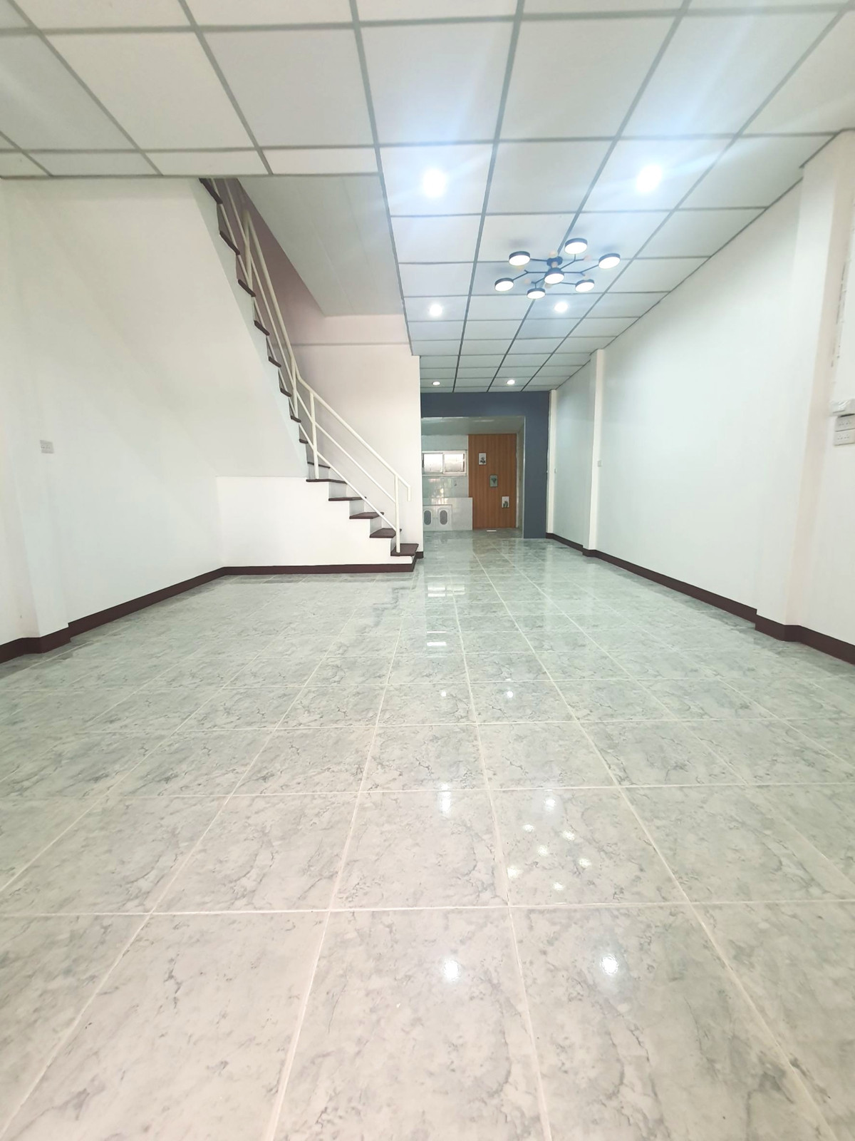 ขายทาวน์โฮมมีนบุรี-ร่มเกล้า : ขายทาวน์เฮ้าส์ หมู่บ้านรุ่งกิจวิลล่า11 รีโนเวทใหม่ทั้งหลัง ราคาถูก ฟรีโอน !  