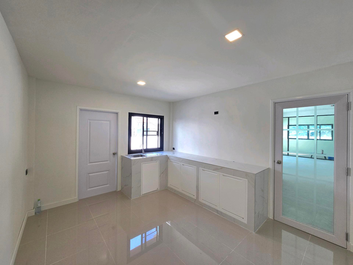 For SaleHome OfficePathum Thani,Rangsit, Thammasat : 🏡 Home office 8 parking spaces, renovated + new extension of the whole house, near Rangsit University 📌