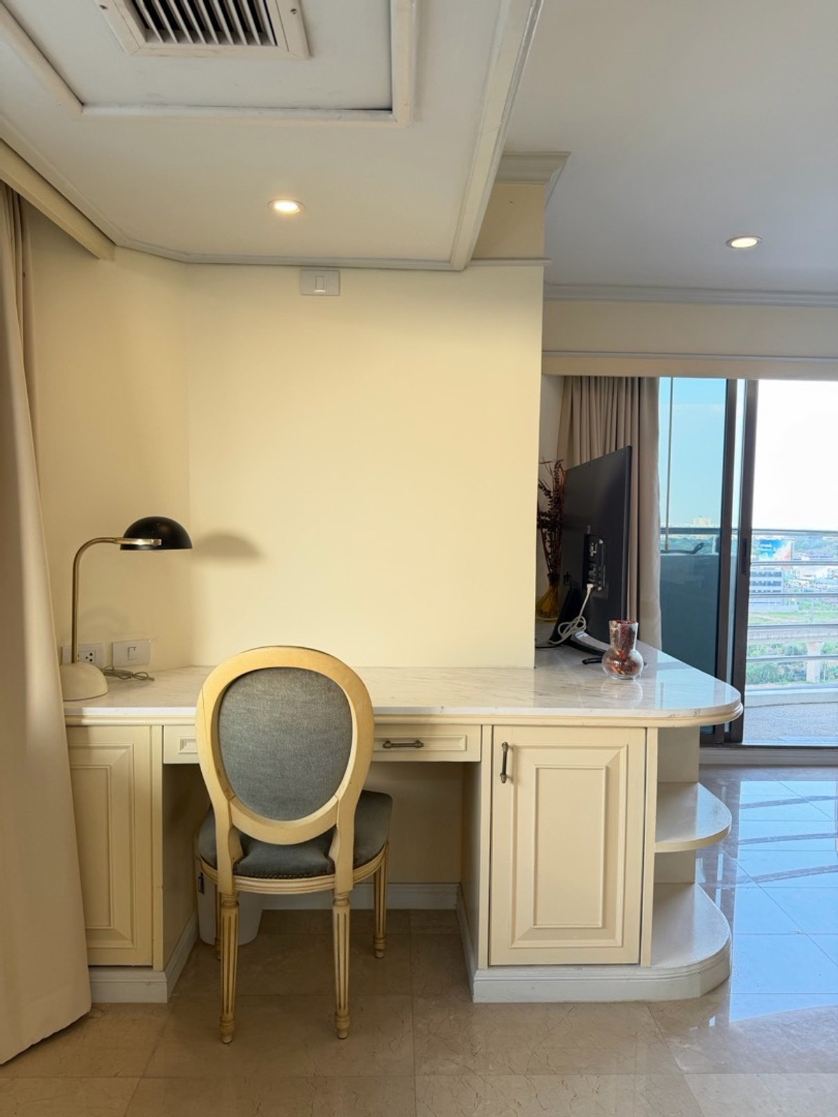 ขายคอนโดพัฒนาการ ศรีนครินทร์ : ฟลอร่าวิลล์ พัฒนาการ คอนโดห้องมุม 122 ตร.ม. ราคาไม่ถึง 6 ล้าน ในกรุงเทพ…ยังมีอยู่จริง