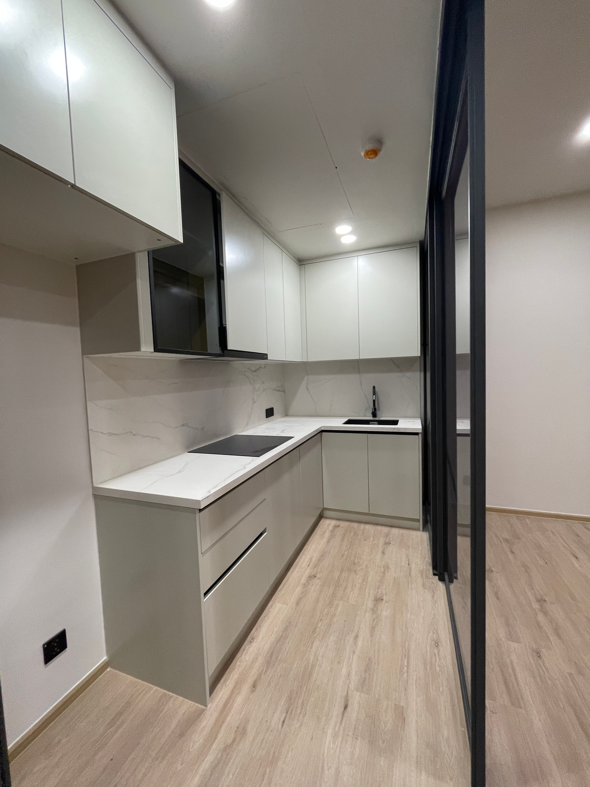 ขายคอนโดอารีย์ อนุสาวรีย์ : [ขายด่วน!] Penthouse ระดับ Rare Item ใจกลางอารีย์ @Aritier Ari | 99 ตร.ม. ที่จอดรถ 150% สัมผัสชีวิตเหนือระดับบนทำเลศักยภาพ "อารีย์สัมพันธ์ 7" ในราคาที่คุ้มค่าที่สุด!