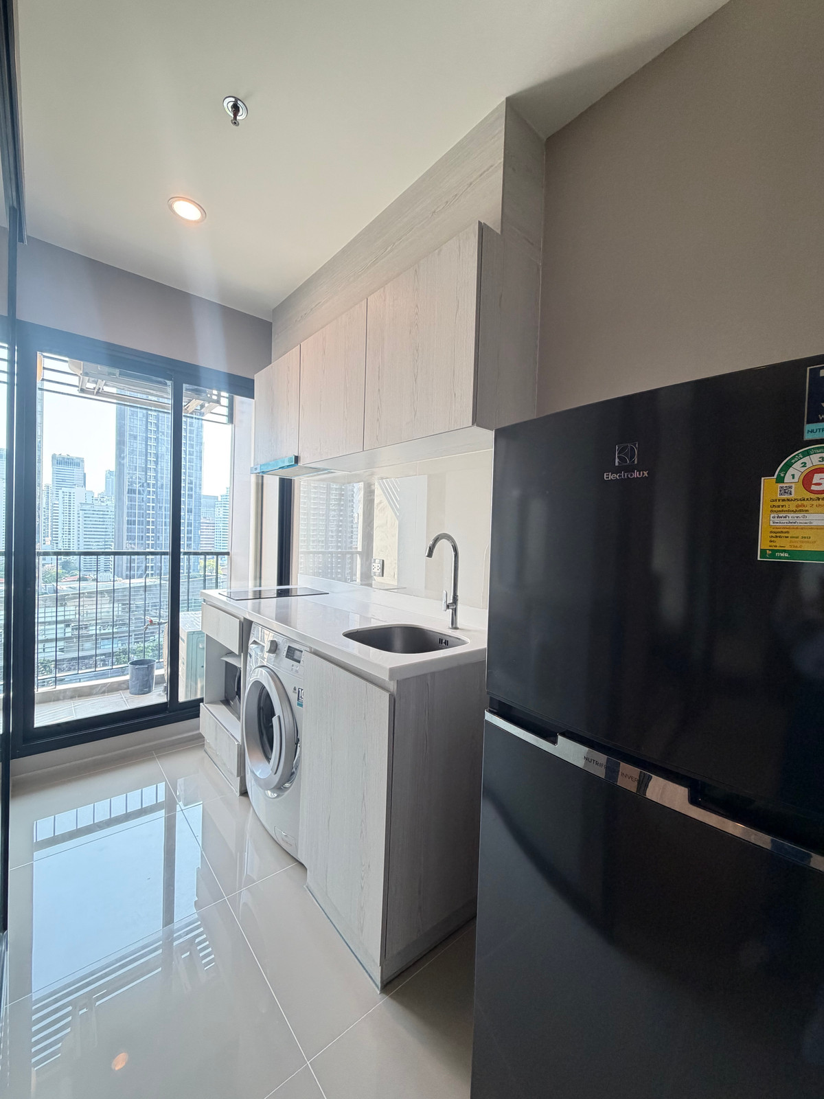 ให้เช่าคอนโดพระราม 9 เพชรบุรีตัดใหม่ RCA : 🔥 Hot Deal 1 bedroom for rent at Life asoke 🔥
